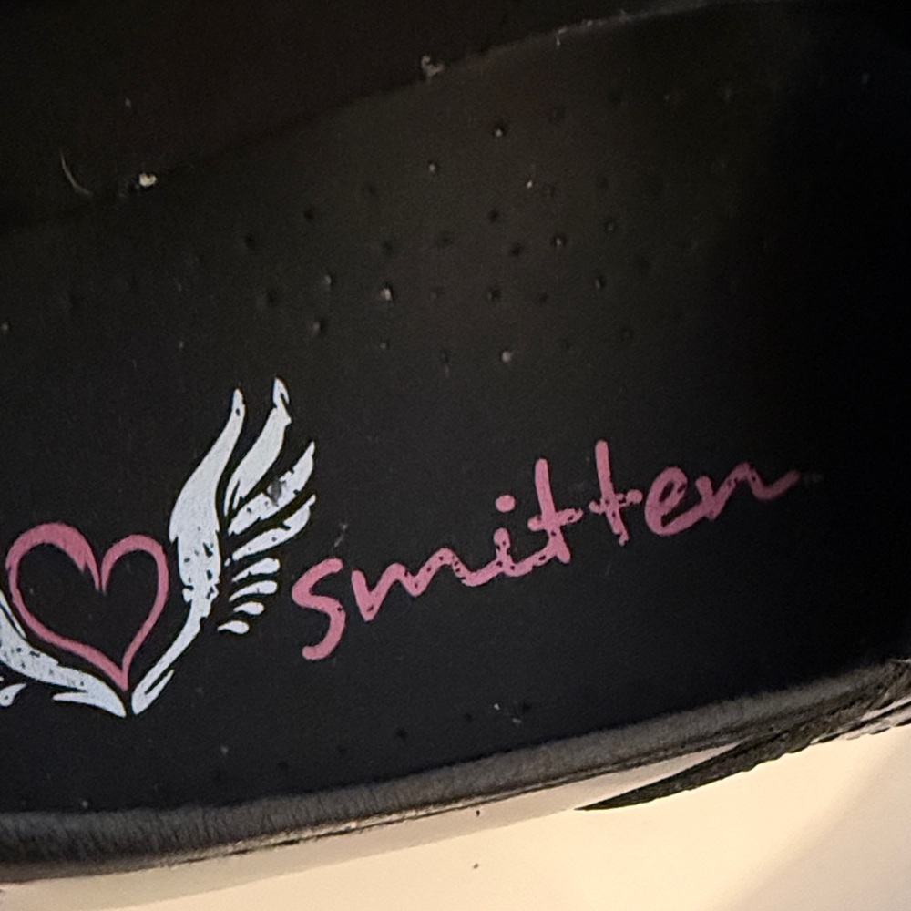 Smitten Women's HearthrobBlack and Pink Heart Nursing Mules Size 40 (9/9.5) NWOT - Picture 2 of 9